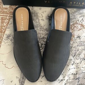 NEW Volatile Vegan mule black/gray 7 